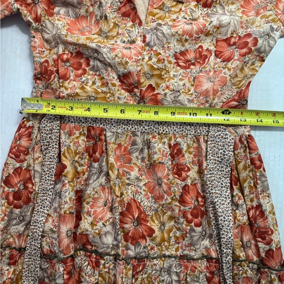 1970s BELLE FRANCE Floral Prairie Peasant Ruffle Dress
Jane Schaffhausen Size 10 - Picture 9 of 12